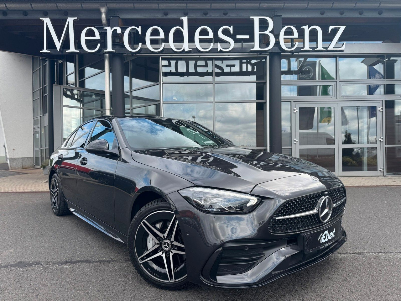 Mercedes-Benz C 400e 4M AMG+HUD+RFK+TotW+Ambiente+Night - Sedan: foto 1 Mercedes-Benz C 400e 4M AMG+HUD+RFK+TotW+Ambiente+Night - Sedan: foto 1