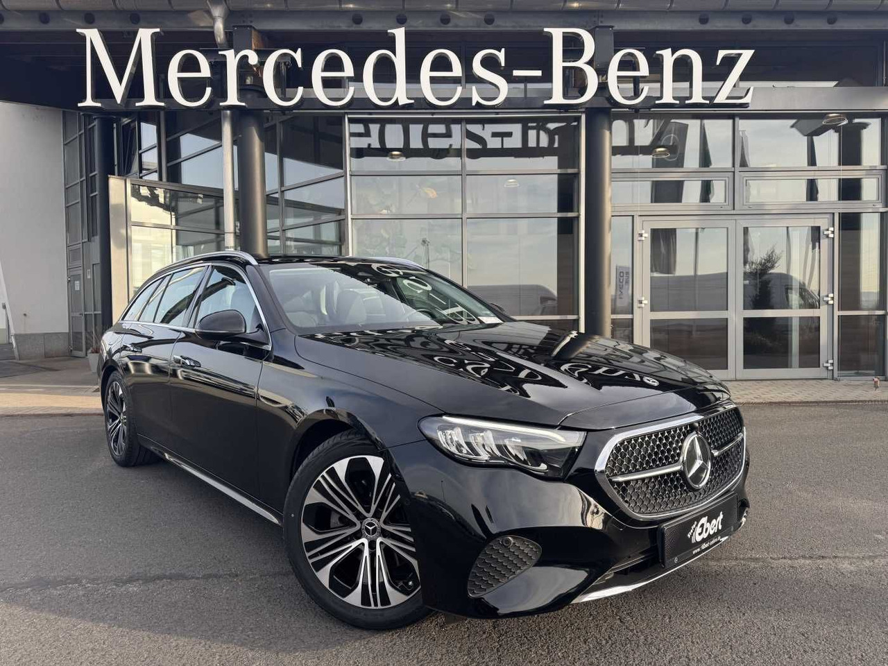 Mercedes-Benz E 200 T AVANTGARDE+DistrPlus+Pano+ AHK+Ambiente - Automóvel: foto 1 Mercedes-Benz E 200 T AVANTGARDE+DistrPlus+Pano+ AHK+Ambiente - Automóvel: foto 1