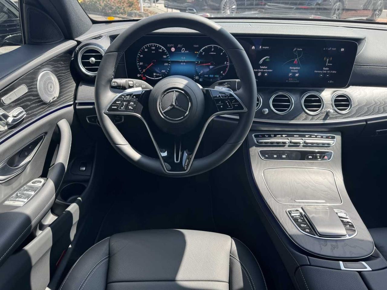 Carrinha Mercedes-Benz E 220d AMG+Pano+Burm+Distr+Memory+AHK+360: foto 11