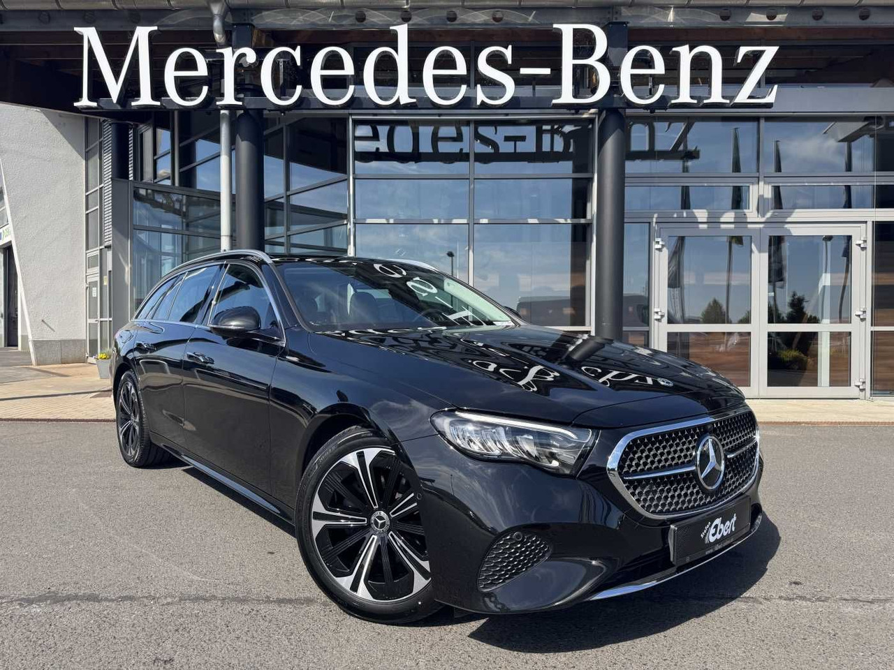 Mercedes-Benz E 220d Avantgarde+Pano+AHK+Distr+19Zoll+MBUX - Automóvel: foto 1 Mercedes-Benz E 220d Avantgarde+Pano+AHK+Distr+19Zoll+MBUX - Automóvel: foto 1