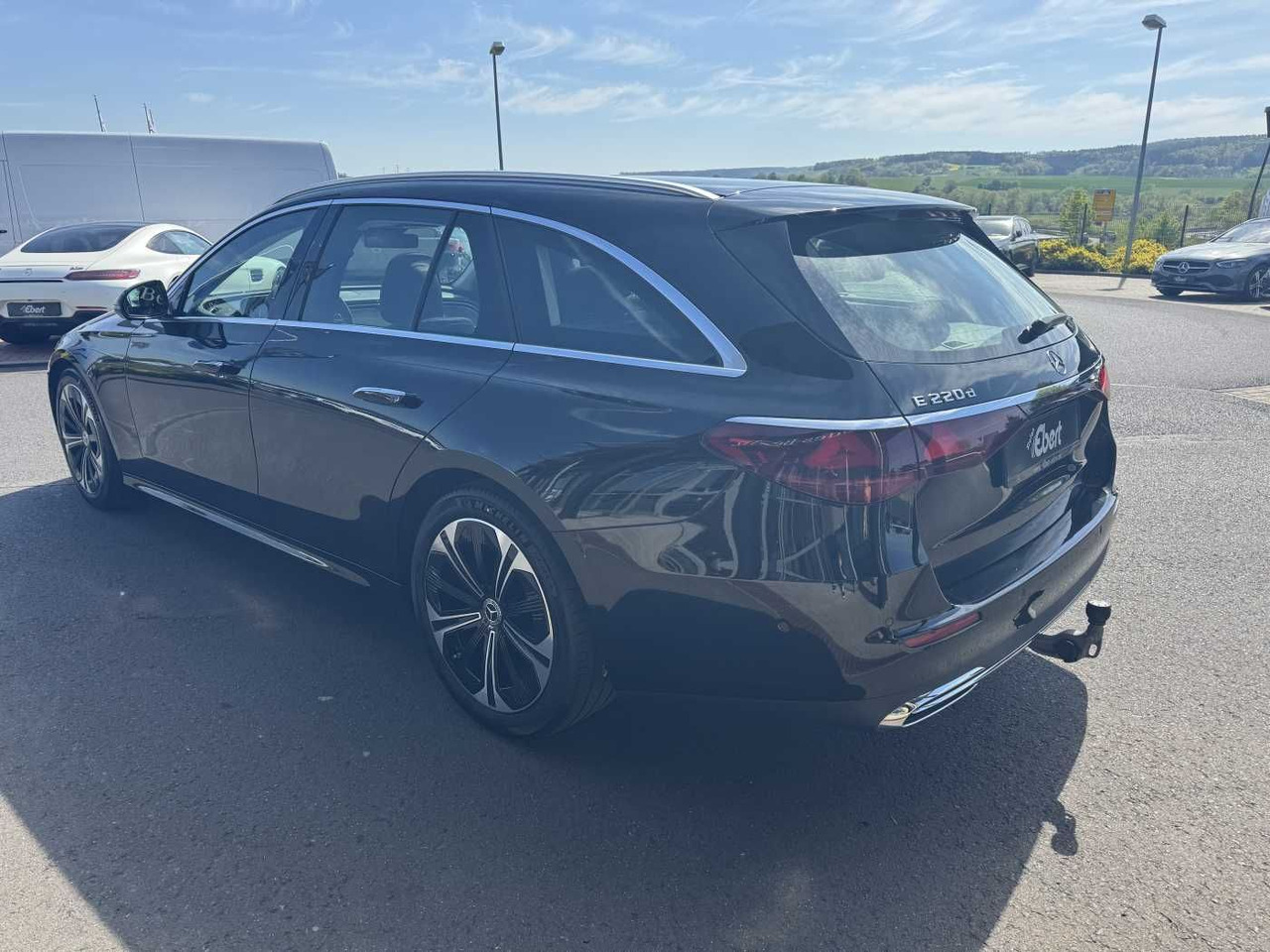 Mercedes-Benz E 220d Avantgarde+Pano+AHK+Distr+19Zoll+MBUX - Automóvel: foto 3 Mercedes-Benz E 220d Avantgarde+Pano+AHK+Distr+19Zoll+MBUX - Automóvel: foto 3