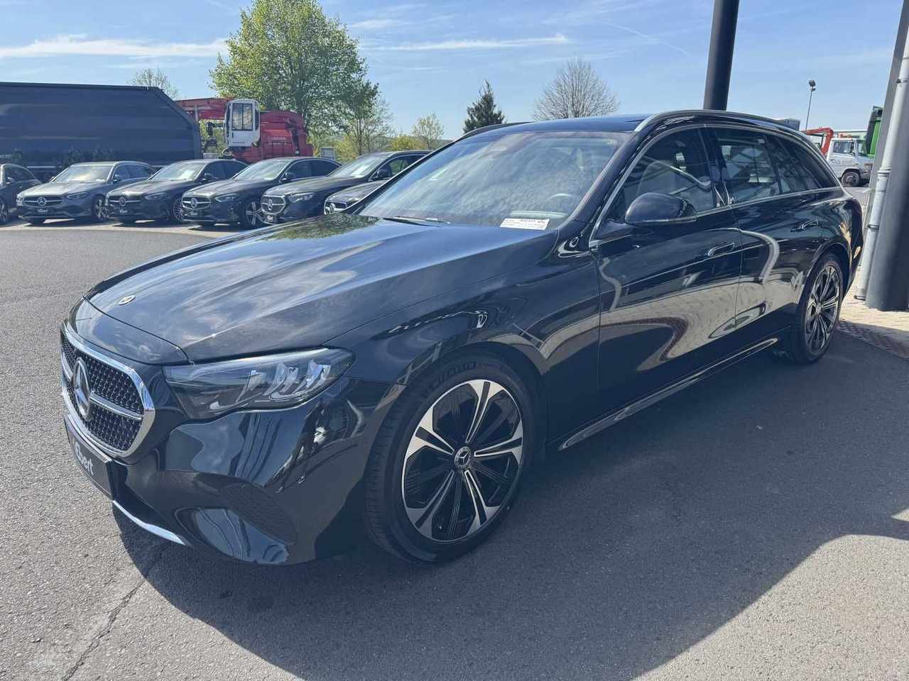 Mercedes-Benz E 220d Avantgarde+Pano+AHK+Distr+19Zoll+MBUX - Automóvel: foto 2 Mercedes-Benz E 220d Avantgarde+Pano+AHK+Distr+19Zoll+MBUX - Automóvel: foto 2