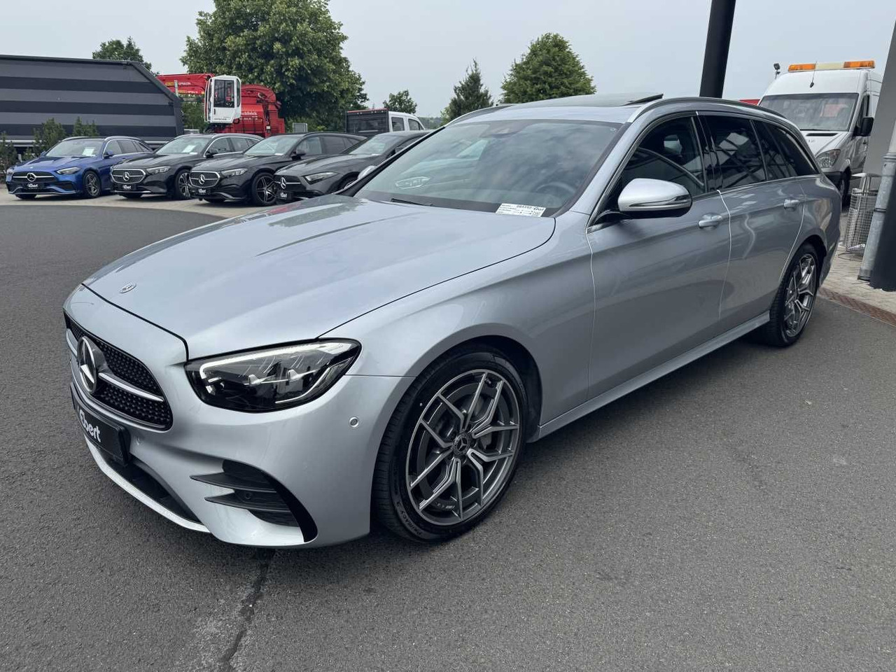 Mercedes-Benz E 220d T AMG+AHK+ESD+RKamera+TotW+ Ambiente - Automóvel: foto 2 Mercedes-Benz E 220d T AMG+AHK+ESD+RKamera+TotW+ Ambiente - Automóvel: foto 2