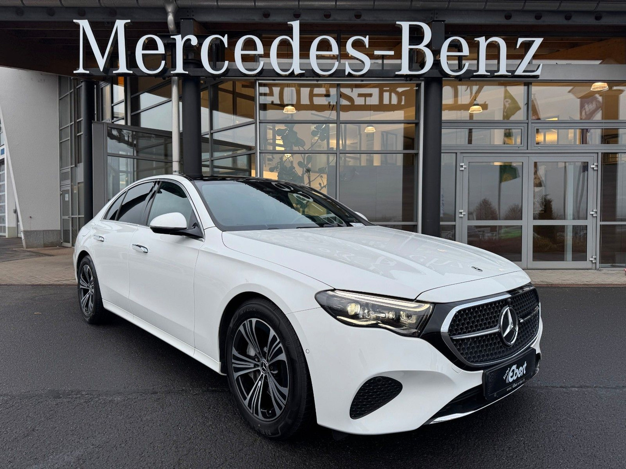 Mercedes-Benz E 450 4M Avantgarde+Pano+DistrPro+Digital+360 - Sedan: foto 2 Mercedes-Benz E 450 4M Avantgarde+Pano+DistrPro+Digital+360 - Sedan: foto 2