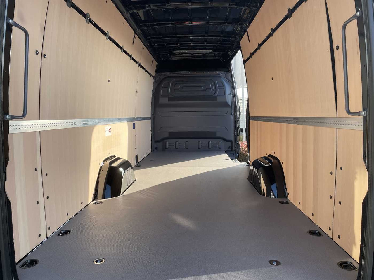 Mercedes-Benz Sprinter 319 CDI 4x4 Extralang Klima 360 Kamera - Furgão: foto 5 Mercedes-Benz Sprinter 319 CDI 4x4 Extralang Klima 360 Kamera - Furgão: foto 5