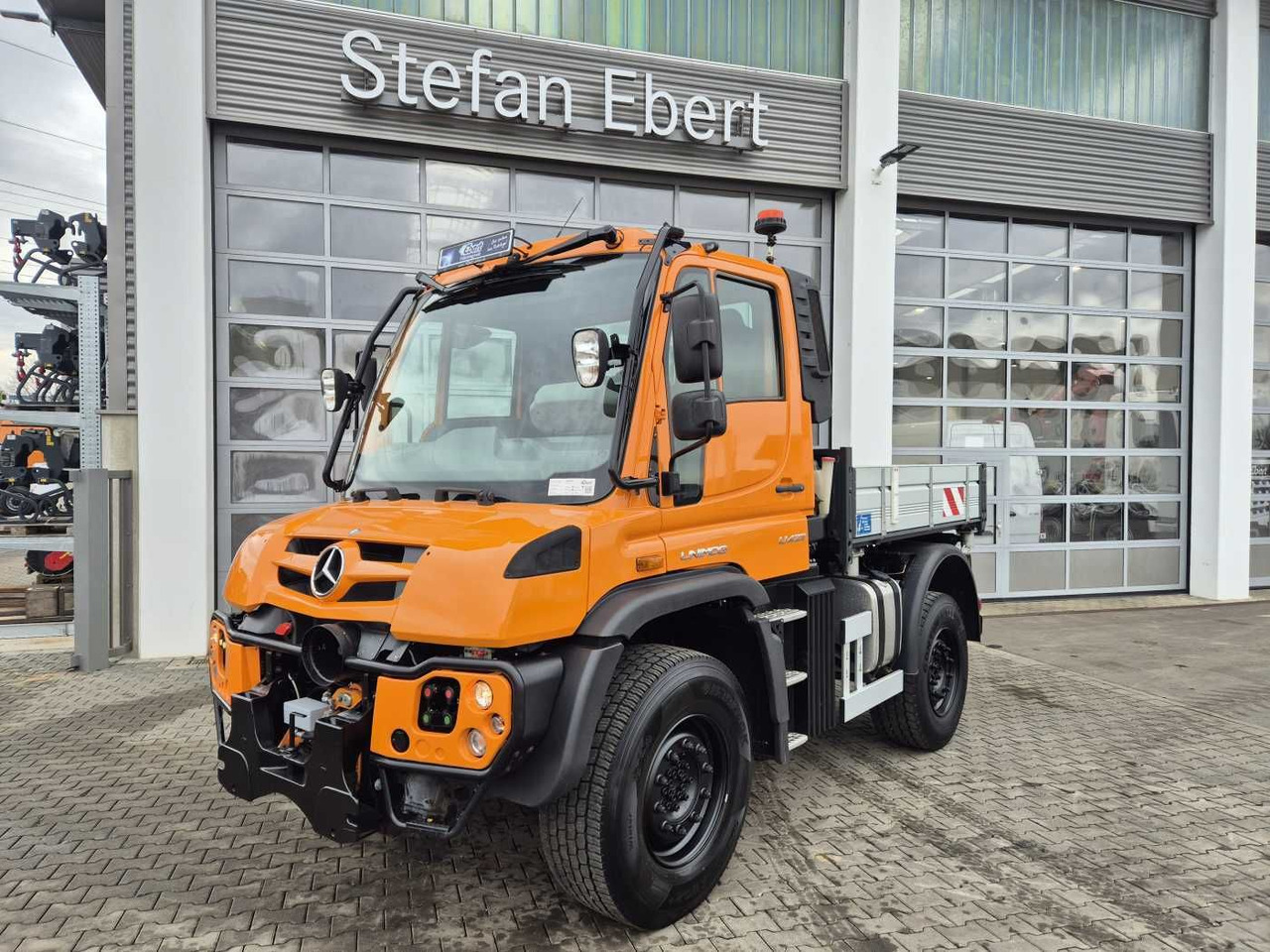 Mercedes-Benz Unimog U423 4x4 Hydrostat Zapfwelle - Camião basculante: foto 2 Mercedes-Benz Unimog U423 4x4 Hydrostat Zapfwelle - Camião basculante: foto 2