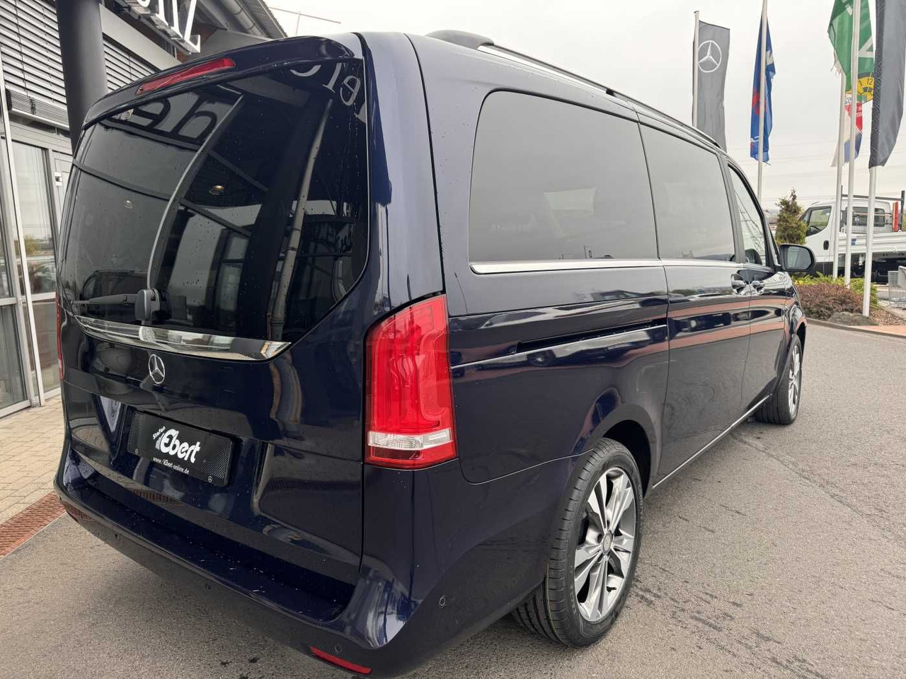 Mercedes-Benz V 250 d AVA ED 4MATIC Panorama Tisch 360 Sound - Furgão de passageiros: foto 4 Mercedes-Benz V 250 d AVA ED 4MATIC Panorama Tisch 360 Sound - Furgão de passageiros: foto 4