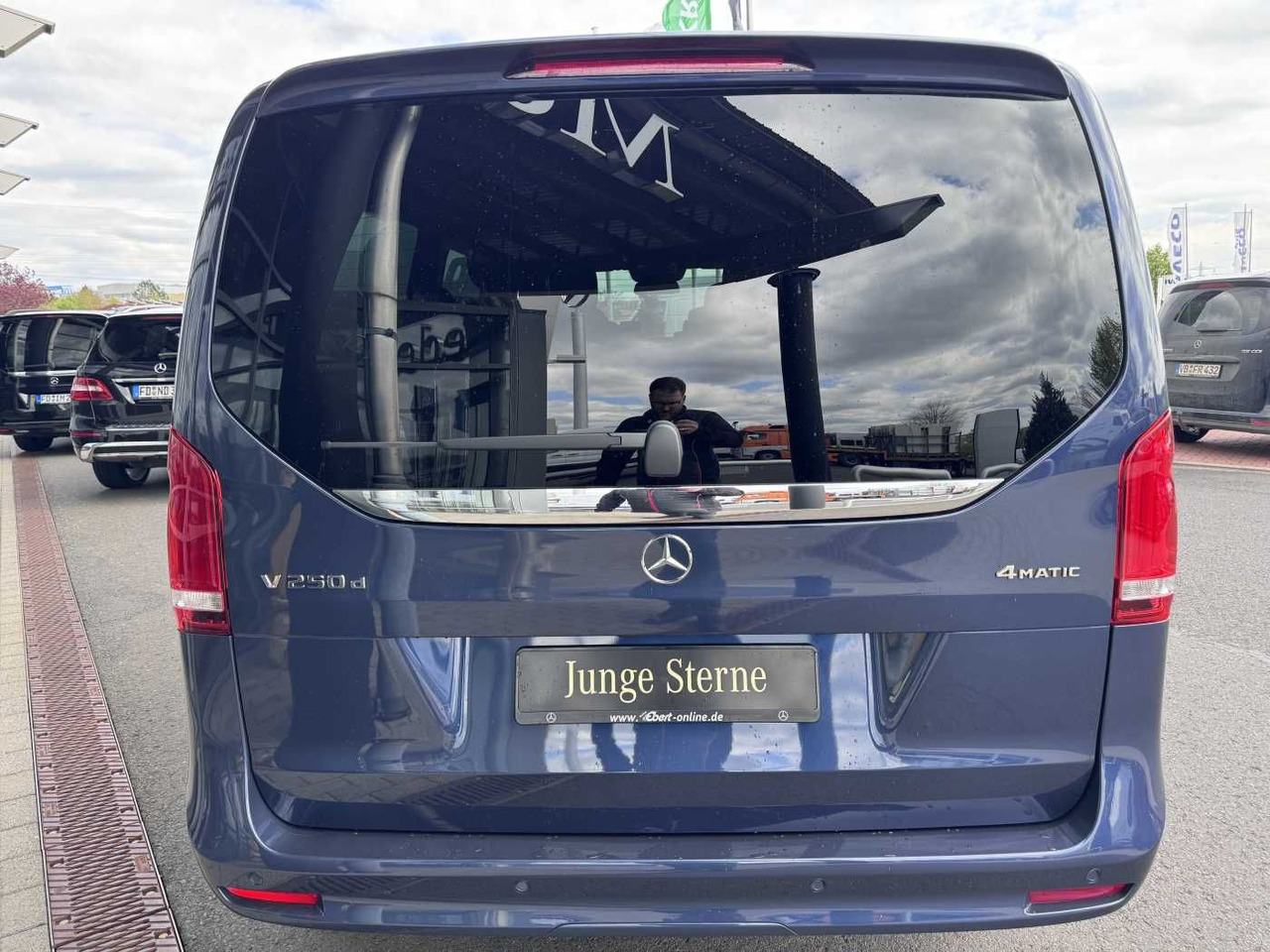 Mercedes-Benz V 250 d EDITION 4MATIC AMG DISTRONIC AHK Tisch - Furgão de passageiros: foto 5 Mercedes-Benz V 250 d EDITION 4MATIC AMG DISTRONIC AHK Tisch - Furgão de passageiros: foto 5