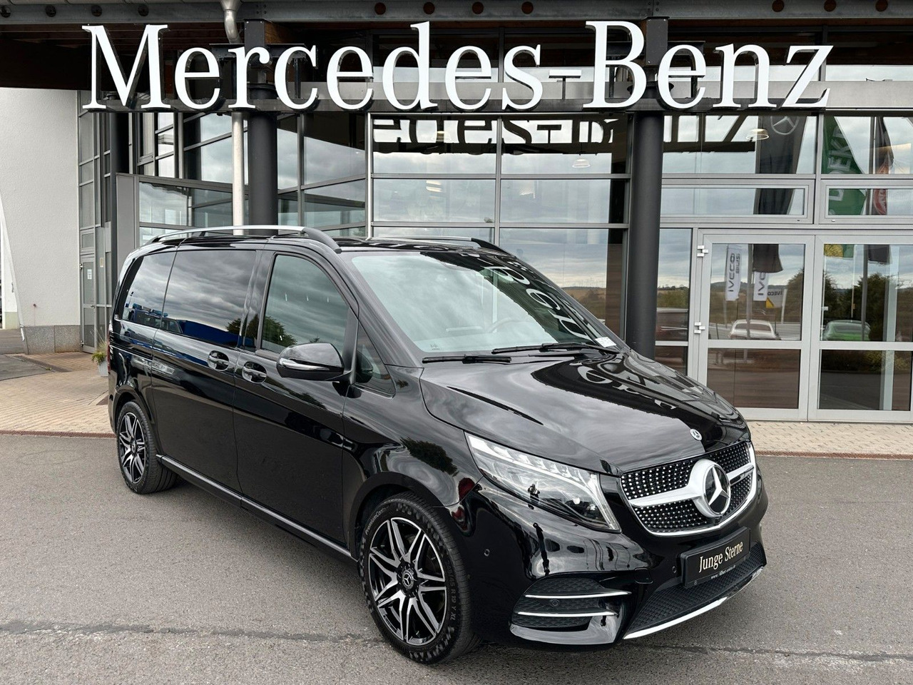 Mercedes-Benz V 250 d EDITION AMG Kompakt ILS elektr Türen - Furgão de passageiros: foto 1 Mercedes-Benz V 250 d EDITION AMG Kompakt ILS elektr Türen - Furgão de passageiros: foto 1