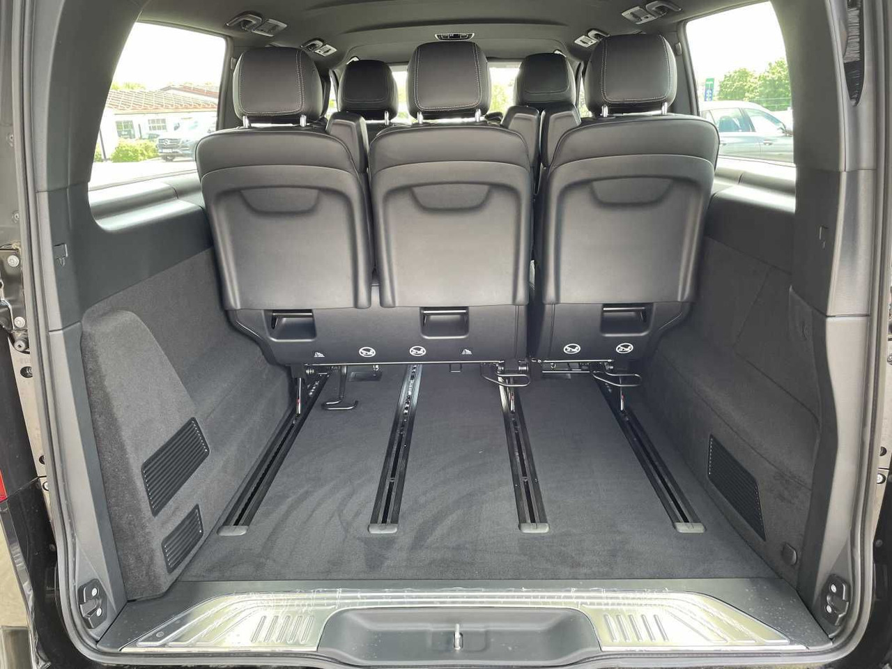 Mercedes-Benz V 300 d AVA 4MATIC AMG Kühlschrank AIRMATIC - Automóvel: foto 5 Mercedes-Benz V 300 d AVA 4MATIC AMG Kühlschrank AIRMATIC - Automóvel: foto 5