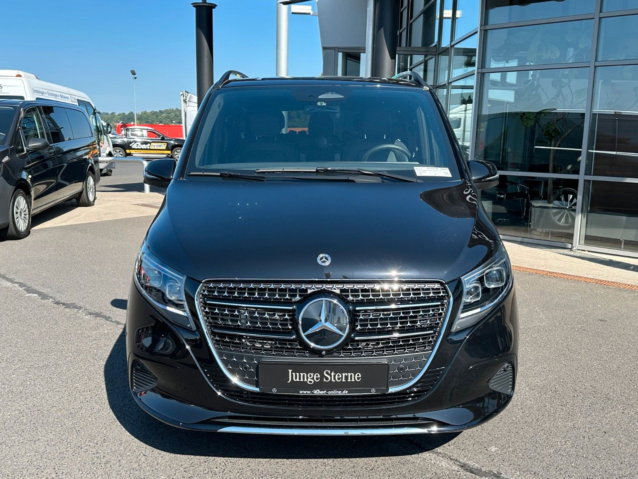 Mercedes-Benz V 300 d AVANTGARDE Extralang 360Kamera 8Sitze - Carrinha: foto 2 Mercedes-Benz V 300 d AVANTGARDE Extralang 360Kamera 8Sitze - Carrinha: foto 2