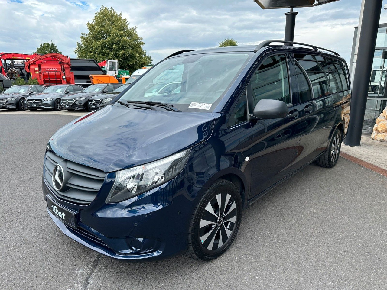 Mercedes-Benz Vito 116 CDI Tourer Pro Liege-Paket Panoramadach - Furgão de passageiros: foto 3 Mercedes-Benz Vito 116 CDI Tourer Pro Liege-Paket Panoramadach - Furgão de passageiros: foto 3