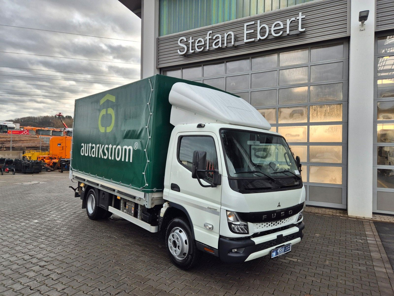 Mitsubishi Canter 7C15 LBW Klima Navi Kamera AHK - Carrinha de lona: foto 2 Mitsubishi Canter 7C15 LBW Klima Navi Kamera AHK - Carrinha de lona: foto 2