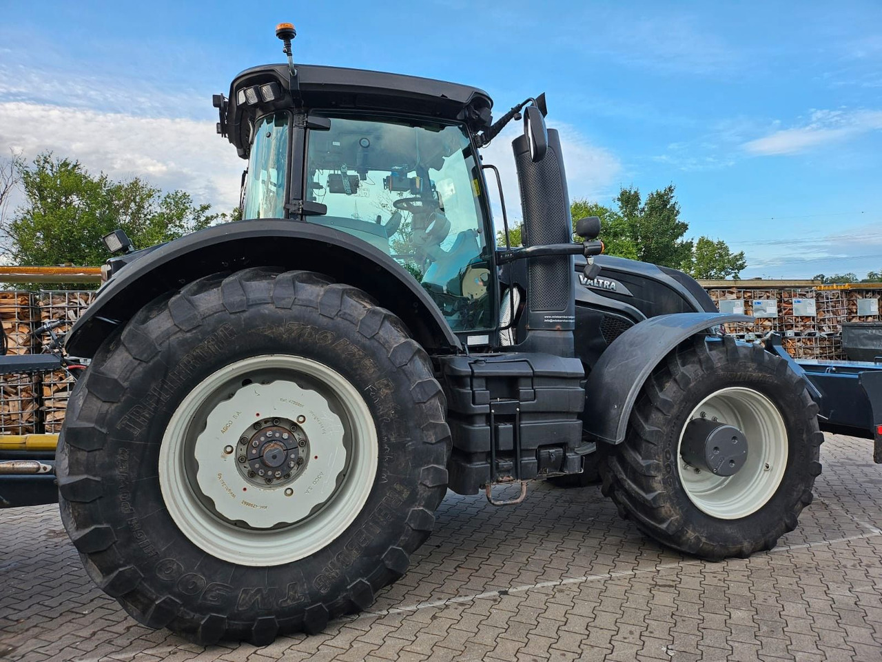 Valtra S374 / nur: 1.980h! / 06.2017 / Holzhacker - Estilhaçadora de madeira: foto 2 Valtra S374 / nur: 1.980h! / 06.2017 / Holzhacker - Estilhaçadora de madeira: foto 2