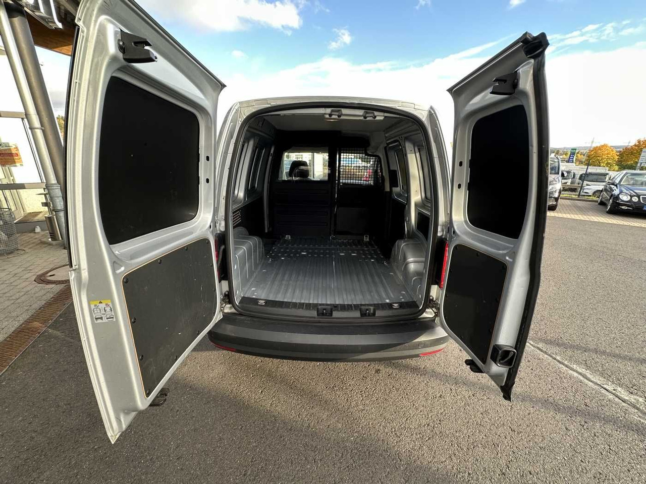 Furgão compacto novo Volkswagen Caddy 1.6 TDI Klima Navi 8Räder Trennwand klappb: foto 6