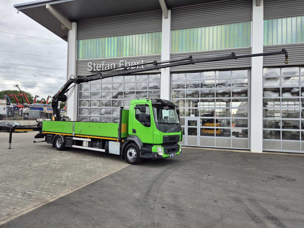 Volvo FL 42 R Kran Hiab XS 088 Funk bis 14 m! Kamera - Camião de caixa aberta/ Plataforma, Camião grua: foto 1 Volvo FL 42 R Kran Hiab XS 088 Funk bis 14 m! Kamera - Camião de caixa aberta/ Plataforma, Camião grua: foto 1