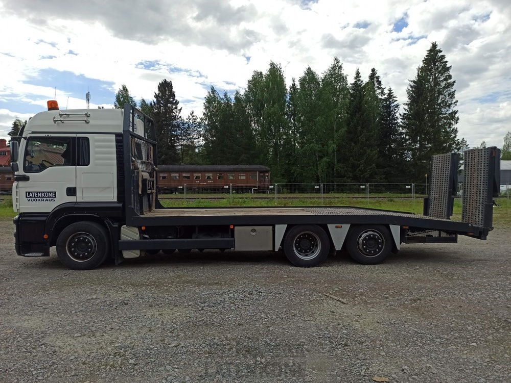 MAN TGA 6x2 koneenkuljetusauto - Camião transporte de veículos: foto 4 MAN TGA 6x2 koneenkuljetusauto - Camião transporte de veículos: foto 4