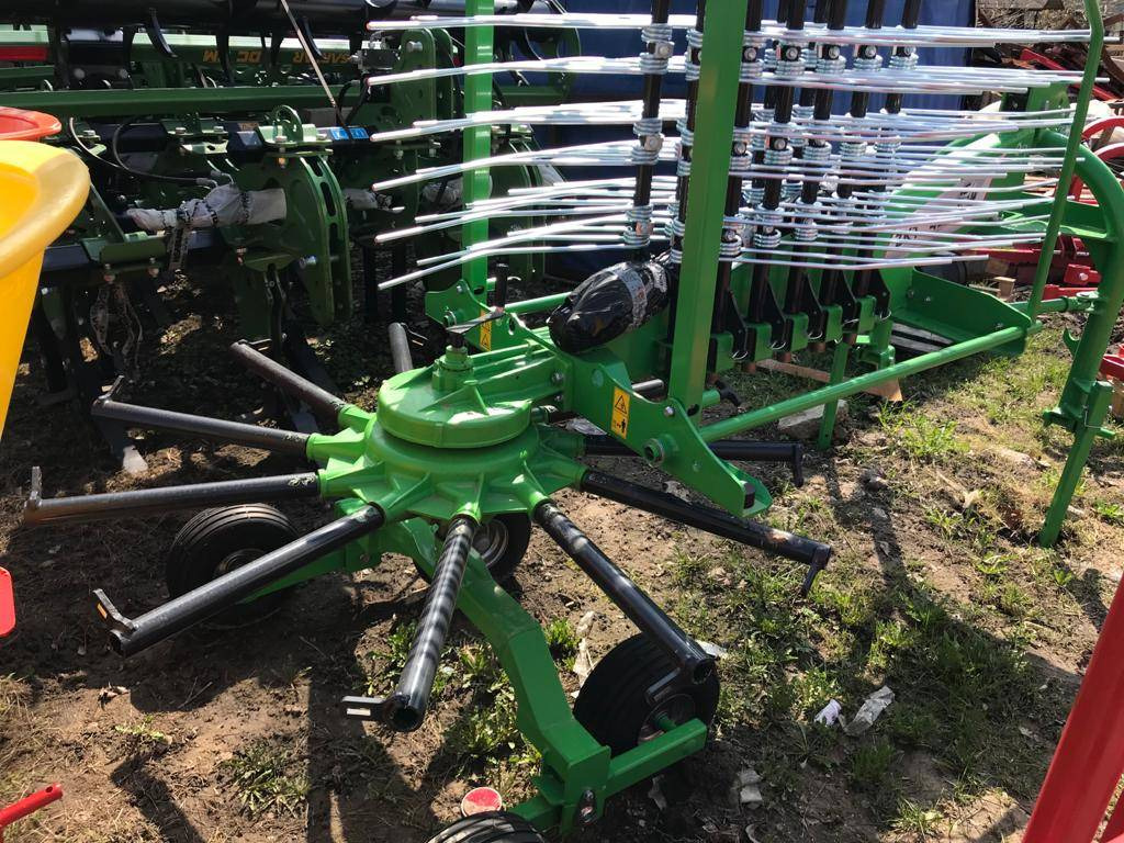 Inter-Tech Rotary Rake ZKT-420, 4.2 m - Ancinho enleirador: foto 4 Inter-Tech Rotary Rake ZKT-420, 4.2 m - Ancinho enleirador: foto 4