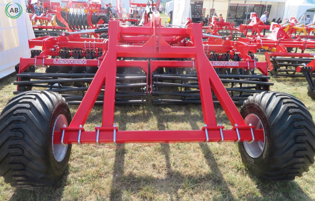 Lemtech hydraulic disc harrow with a Colter BTH45 4.5 m transport trolley - Grades de discos: foto 5 Lemtech hydraulic disc harrow with a Colter BTH45 4.5 m transport trolley - Grades de discos: foto 5