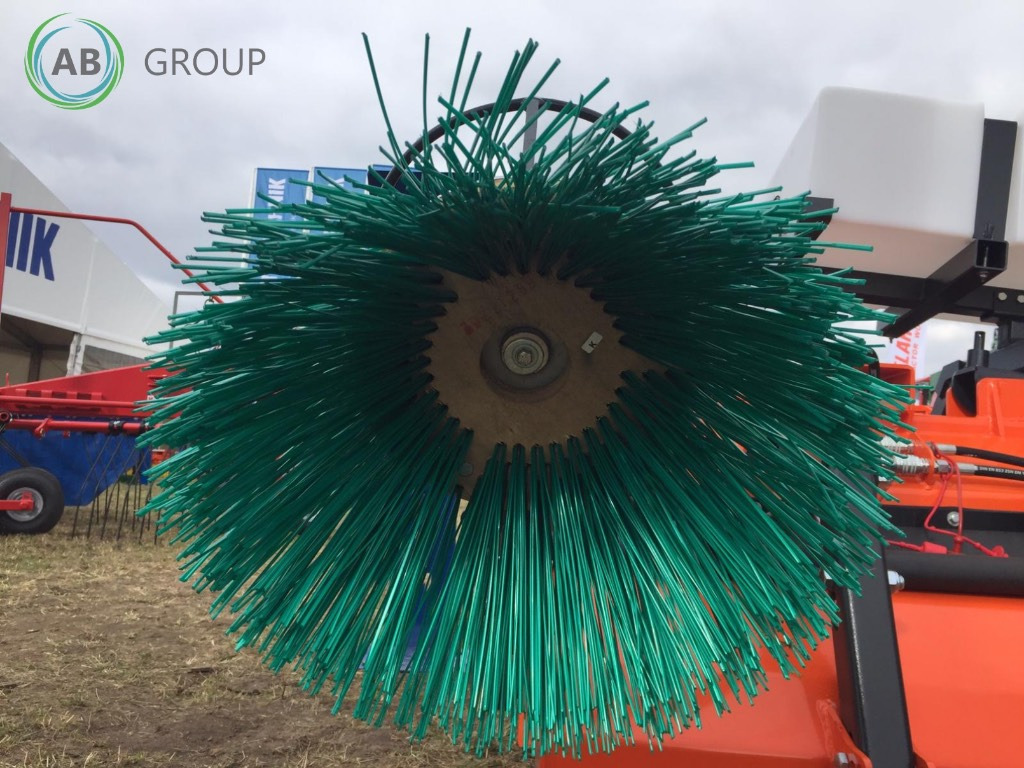 Metal-Technik TOP MT tractor road sweeper 2 m - Vassoura por Veículo municipal/ Especial: foto 2 Metal-Technik TOP MT tractor road sweeper 2 m - Vassoura por Veículo municipal/ Especial: foto 2