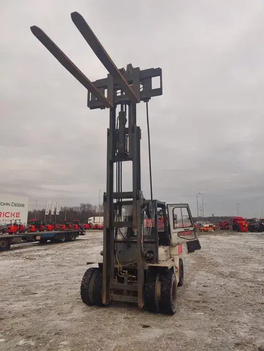 Nissan Jf05H60Pu - Empilhadeira a gás: foto 2 Nissan Jf05H60Pu - Empilhadeira a gás: foto 2