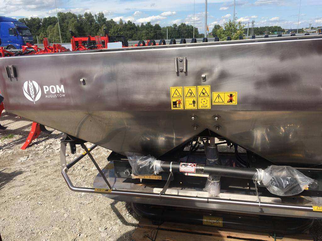 POM Augustów Rozsiewacz nawozów zawieszany ZEUS 1600L - dostępny od ręki! - Distribuidor de fertilizantes: foto 3 POM Augustów Rozsiewacz nawozów zawieszany ZEUS 1600L - dostępny od ręki! - Distribuidor de fertilizantes: foto 3