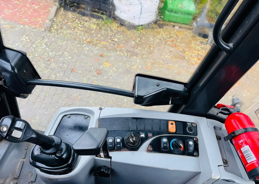 Pá carregadora de rodas Caterpillar 907H: foto 16