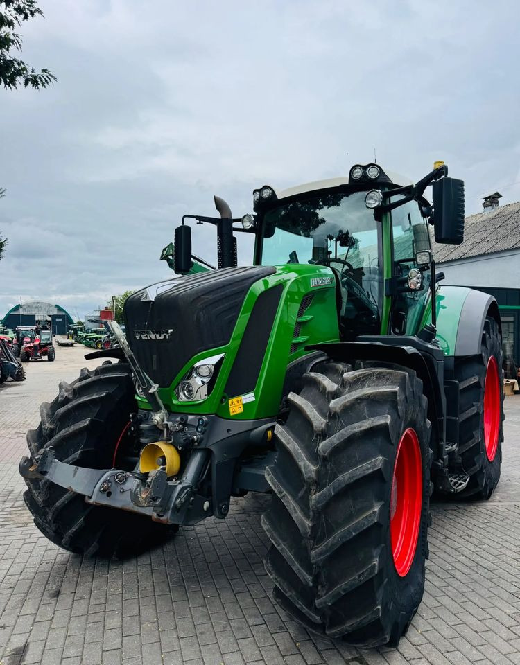 Fendt 828 Vario Profi Plus - Trator: foto 1 Fendt 828 Vario Profi Plus - Trator: foto 1