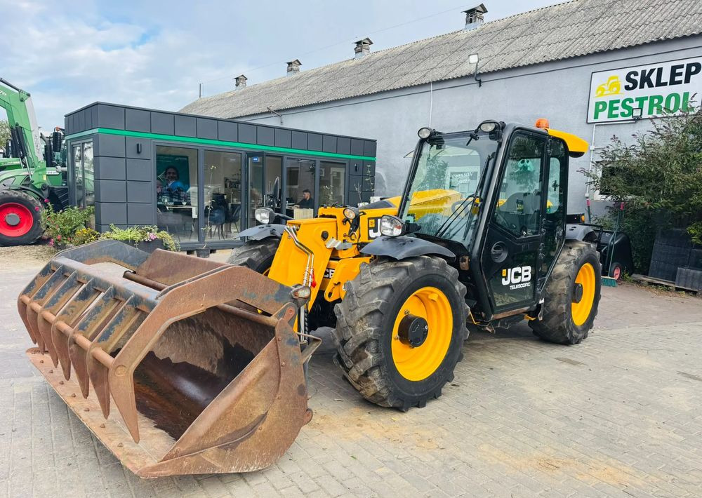 JCB 527-58 AGRI PLUS - Empilhador telescópico: foto 1 JCB 527-58 AGRI PLUS - Empilhador telescópico: foto 1