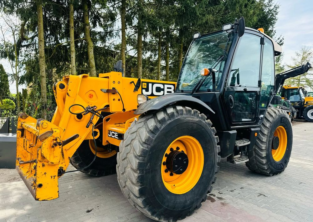 JCB 550-80 Agri Plus - Empilhador telescópico: foto 1 JCB 550-80 Agri Plus - Empilhador telescópico: foto 1
