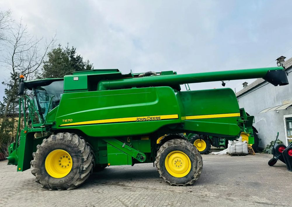 John Deere T670 - Ceifeira debulhadora: foto 1 John Deere T670 - Ceifeira debulhadora: foto 1