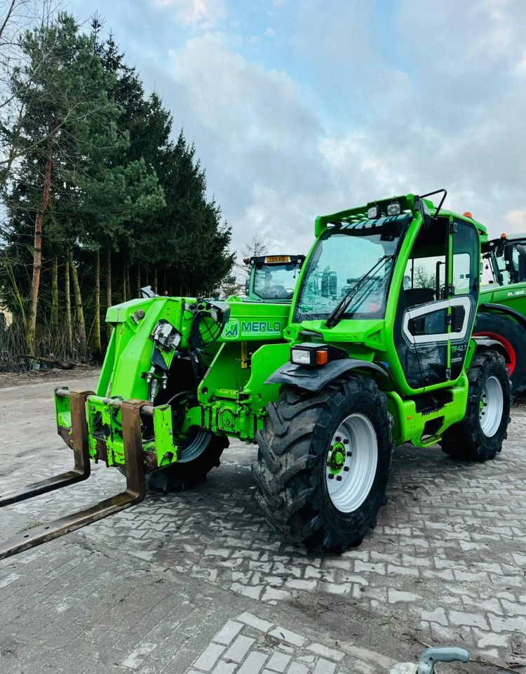 Merlo TF 42.7 CS - Empilhador telescópico: foto 1 Merlo TF 42.7 CS - Empilhador telescópico: foto 1