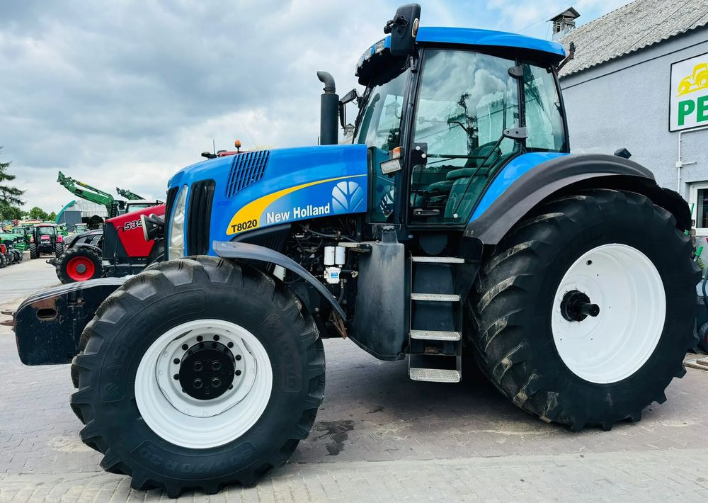 New Holland T8020 - Trator: foto 5 New Holland T8020 - Trator: foto 5