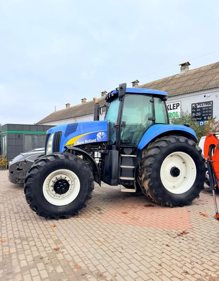 New Holland T8030 - Trator: foto 5 New Holland T8030 - Trator: foto 5