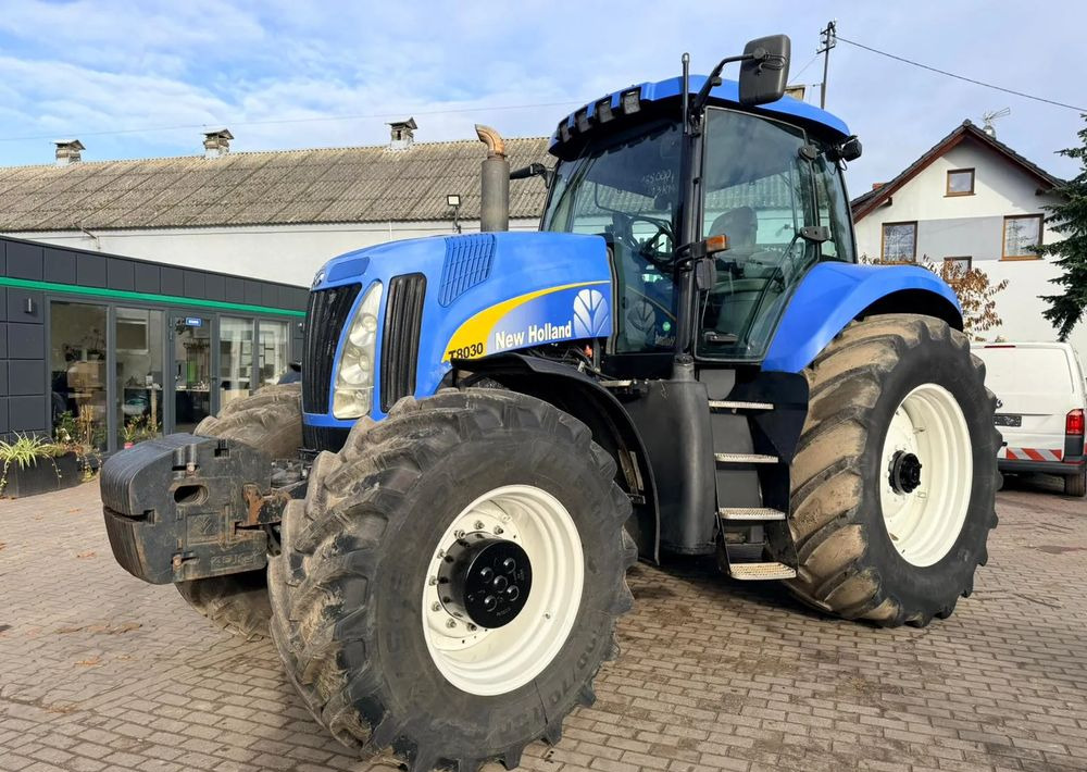 New Holland T8030 - Trator: foto 4 New Holland T8030 - Trator: foto 4