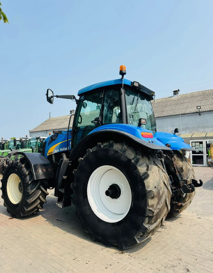New Holland T8040 - Trator: foto 5 New Holland T8040 - Trator: foto 5
