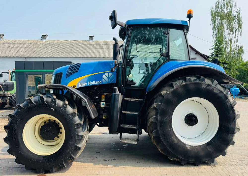 Trator New Holland T8040: foto 8 Trator New Holland T8040: foto 8