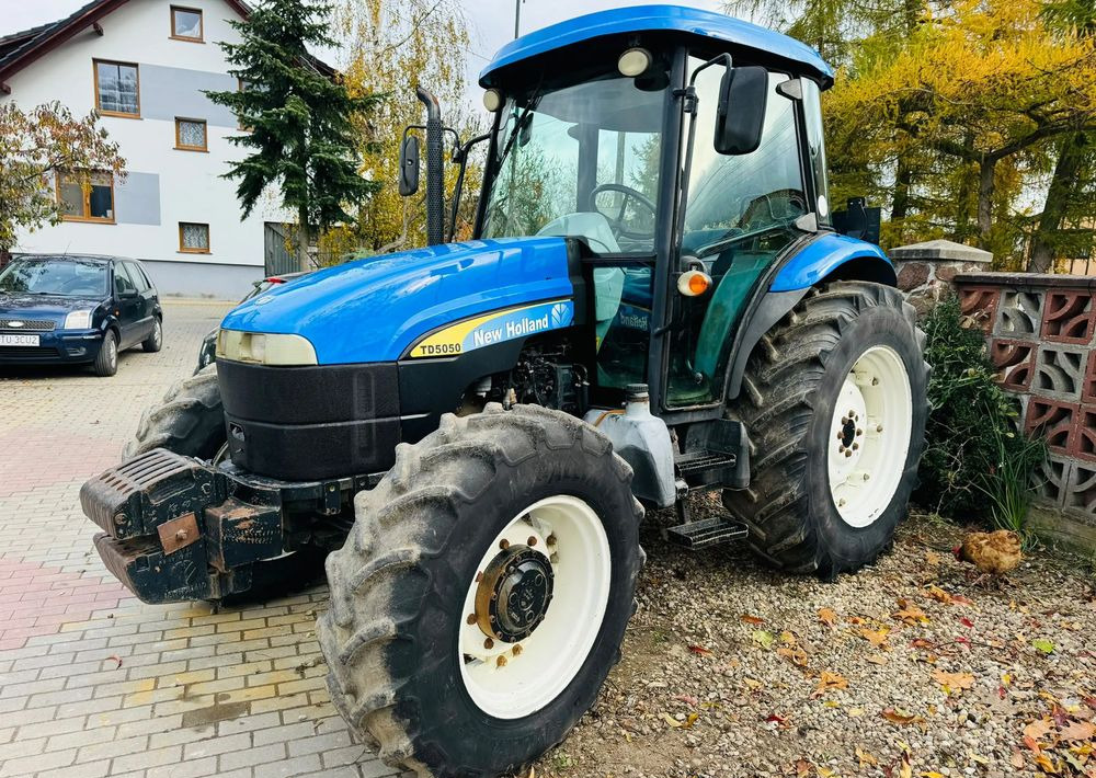 New Holland TD5050 - Trator: foto 2 New Holland TD5050 - Trator: foto 2