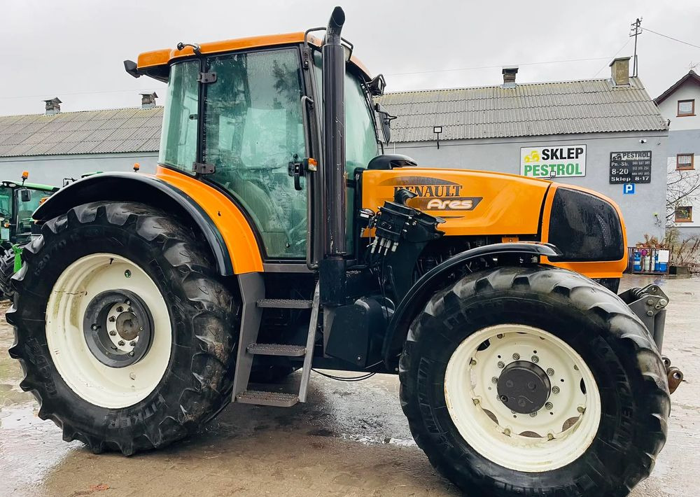 Renault Ares 826 RZ - Trator: foto 3 Renault Ares 826 RZ - Trator: foto 3