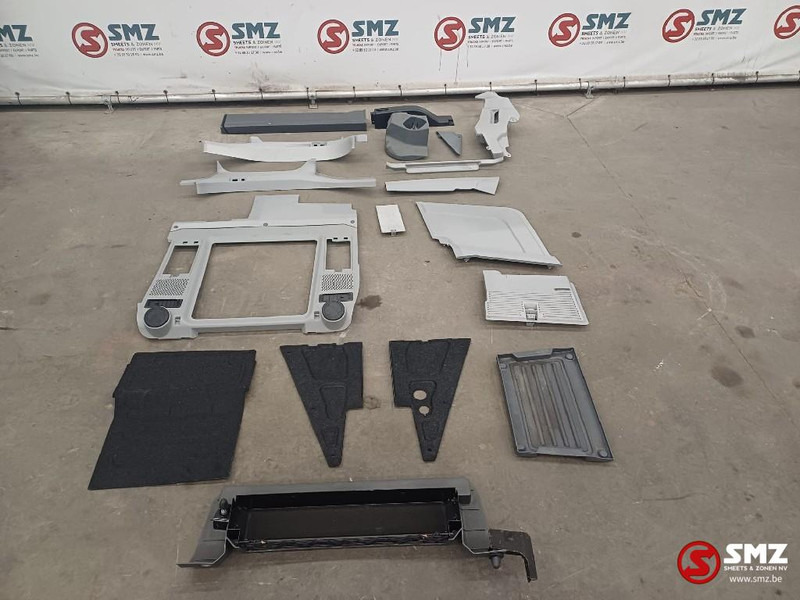 Caterpillar Lot of cabin parts Caterpillar - Cabine e interior por Camião: foto 1 Caterpillar Lot of cabin parts Caterpillar - Cabine e interior por Camião: foto 1