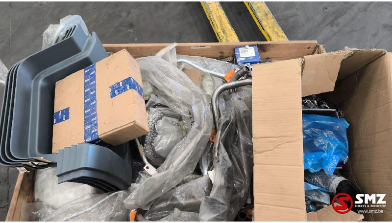 DAF Lot onderdelen DAF + Mercedes - Para-choque por Camião: foto 1 DAF Lot onderdelen DAF + Mercedes - Para-choque por Camião: foto 1