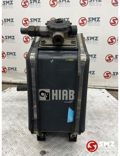 Hiab Occ hydraulische tank + bedieningsventiel Hiab - Tanque hidráulico por Camião: foto 1 Hiab Occ hydraulische tank + bedieningsventiel Hiab - Tanque hidráulico por Camião: foto 1