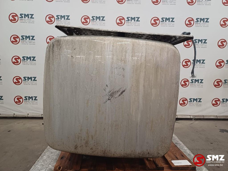 Iveco Occ brandstoftank met steunen 610L Iveco - Tanque de combustível por Camião: foto 3 Iveco Occ brandstoftank met steunen 610L Iveco - Tanque de combustível por Camião: foto 3