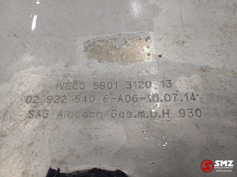 Iveco Occ brandstoftank met steunen 610L Iveco - Tanque de combustível por Camião: foto 5 Iveco Occ brandstoftank met steunen 610L Iveco - Tanque de combustível por Camião: foto 5