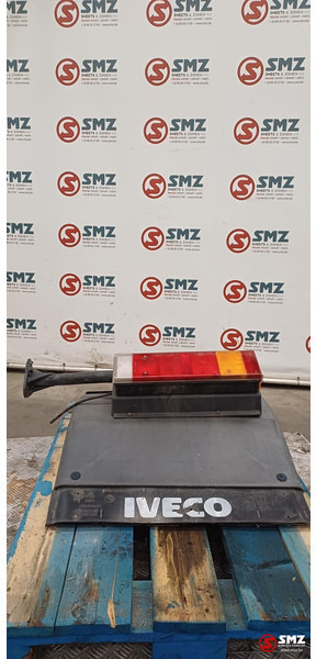 Iveco Occ spatbord + spatbordsteun achteraan rechts Ivec - Carroceria e exterior por Camião: foto 3 Iveco Occ spatbord + spatbordsteun achteraan rechts Ivec - Carroceria e exterior por Camião: foto 3