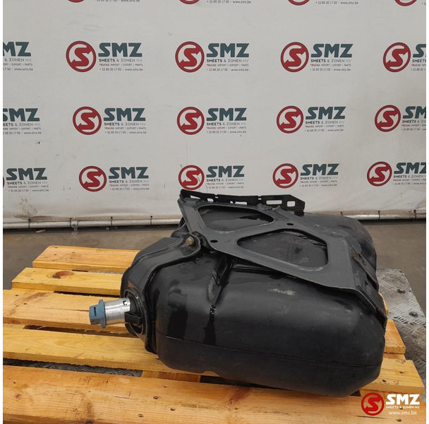 Mercedes-Benz Occ AdBluetank 60L + Adblueniveausensor Mercedes - Sistema de combustível por Camião: foto 1 Mercedes-Benz Occ AdBluetank 60L + Adblueniveausensor Mercedes - Sistema de combustível por Camião: foto 1