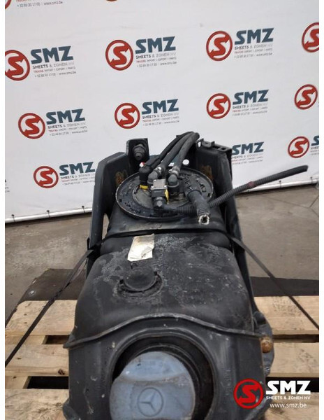 Mercedes-Benz Occ AdBluetank 60L Mercedes Actros A9604702715 - Sistema de combustível por Camião: foto 3 Mercedes-Benz Occ AdBluetank 60L Mercedes Actros A9604702715 - Sistema de combustível por Camião: foto 3