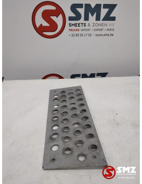 Mercedes-Benz Occ losse trede opstapbak Mercedes Actros A9416663 - Vidro e peças por Camião: foto 1 Mercedes-Benz Occ losse trede opstapbak Mercedes Actros A9416663 - Vidro e peças por Camião: foto 1