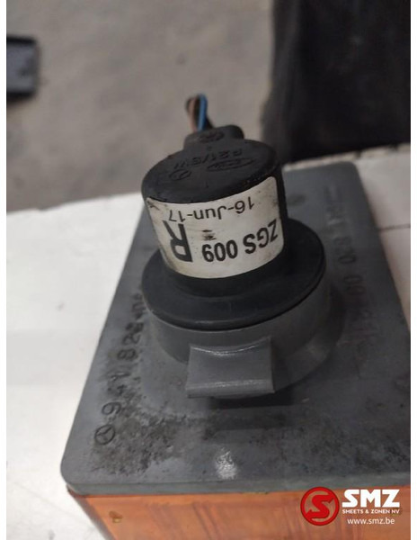 Mercedes-Benz Occ richtingaanwijzer rechts Mercedes - Iluminação por Camião: foto 2 Mercedes-Benz Occ richtingaanwijzer rechts Mercedes - Iluminação por Camião: foto 2