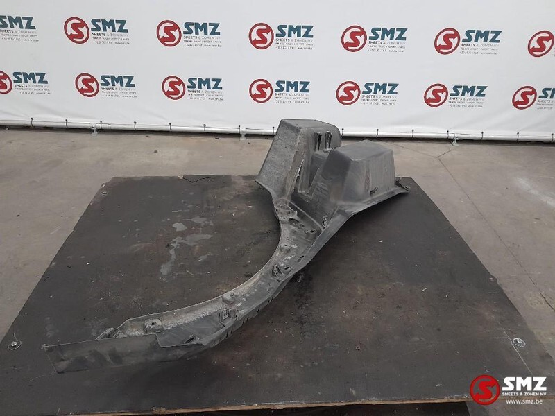 Renault Occ treeplankbehuizing rechts Renault T 82223396 - Porta e peças por Camião: foto 4 Renault Occ treeplankbehuizing rechts Renault T 82223396 - Porta e peças por Camião: foto 4